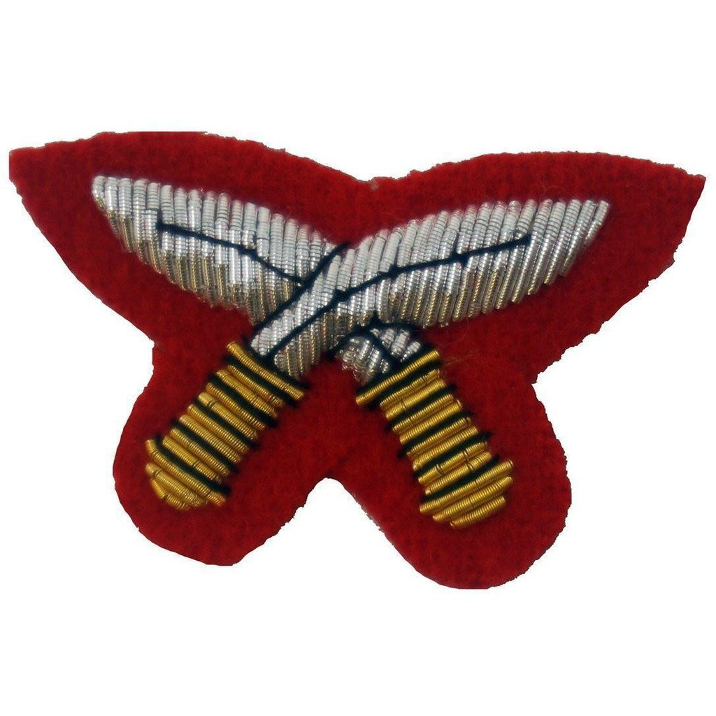 Mess Dress- Qualification Badge- - GSPS Cross Kukris - Gold on Scarlet Ground [product_type] Ammo & Company - Military Direct