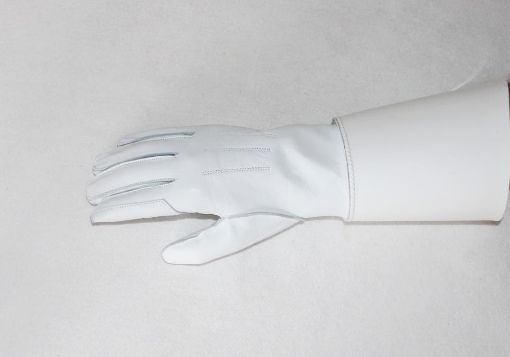 Picture of Leather Gauntlets size Medium with Plastic Cuffs
