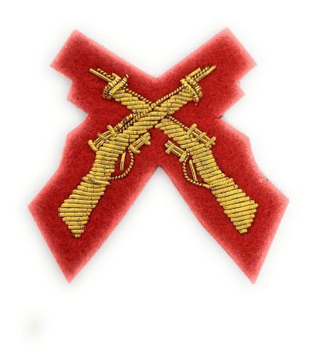 Picture of Mess Dress - Qualification Badge - Skill - At - Arms (X Rifles) - Gold on Scarlet